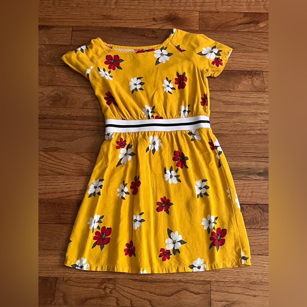 A yellow dress